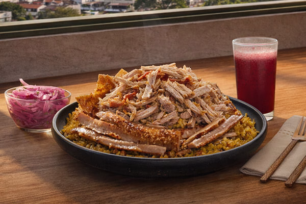 lechona rapida con arroz pork colombia
